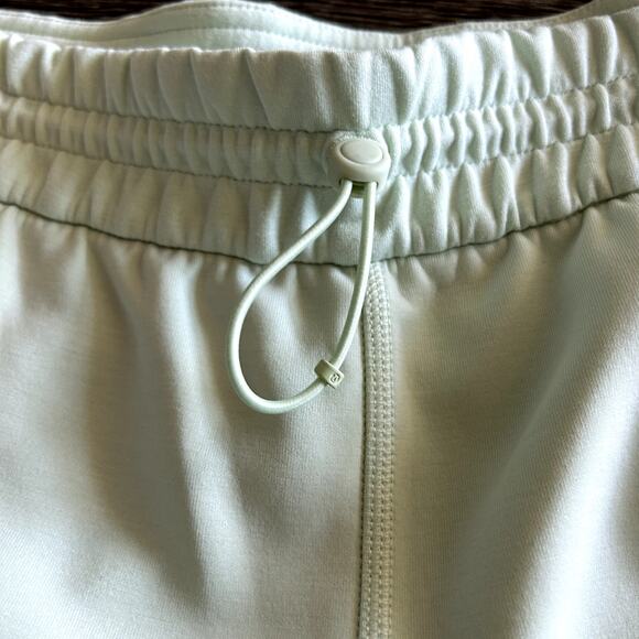 EUC Lululemon Softstreme High-Rise Lounge Shorts 4” Kohlrabi Green Size 14 Soft - Picture 4 of 15